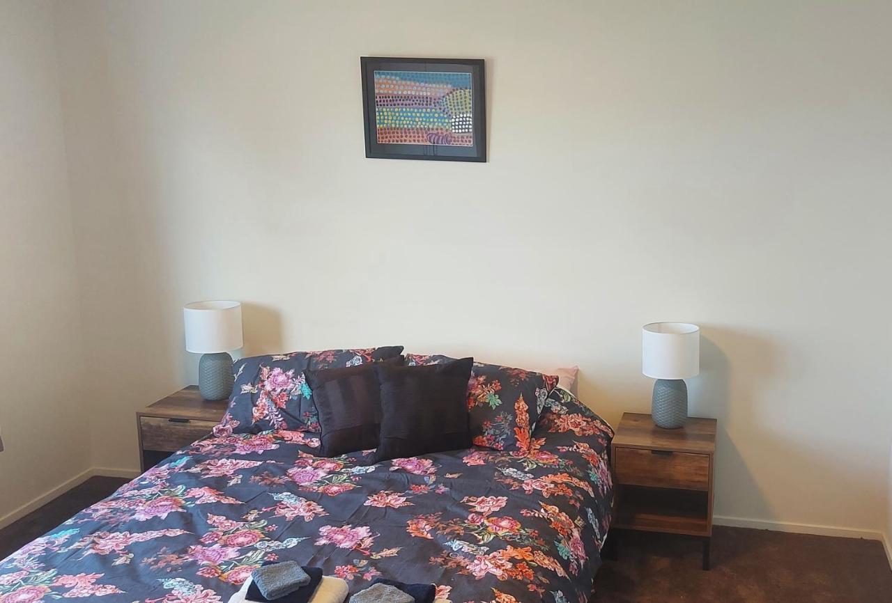 Cozy, New, Private 3 Bedroom Home Hamilton Exterior photo