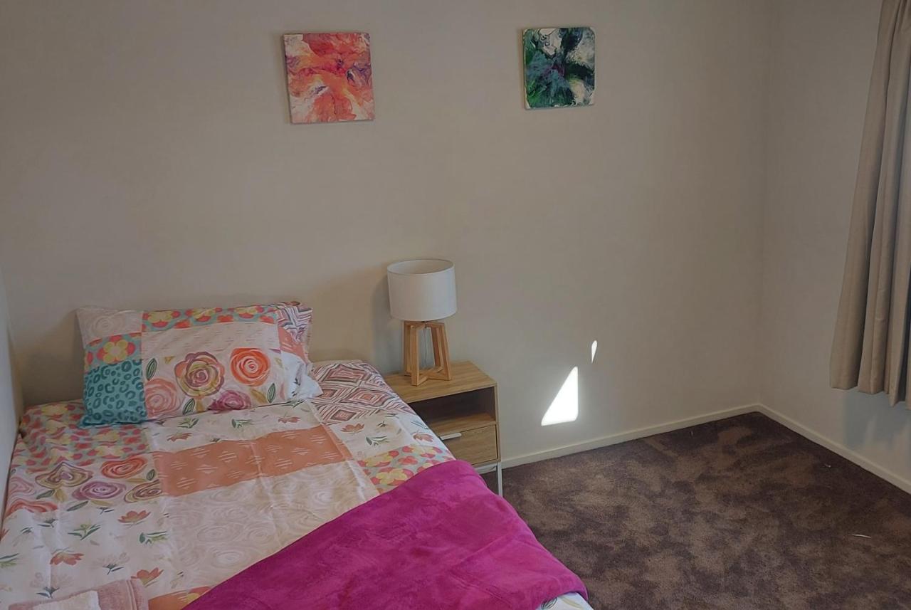 Cozy, New, Private 3 Bedroom Home Hamilton Exterior photo